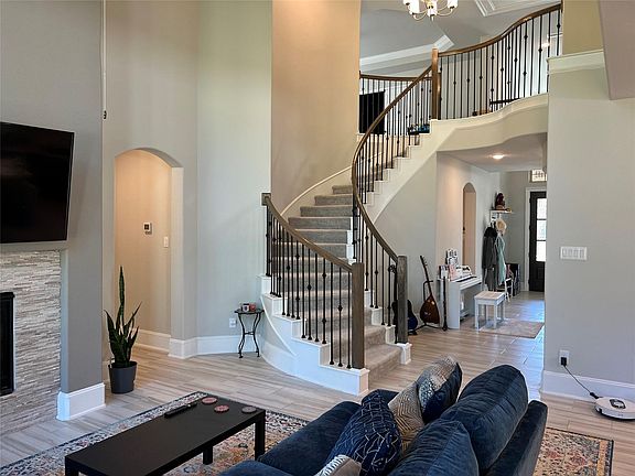 5th image of 120 Wake Valley Ct