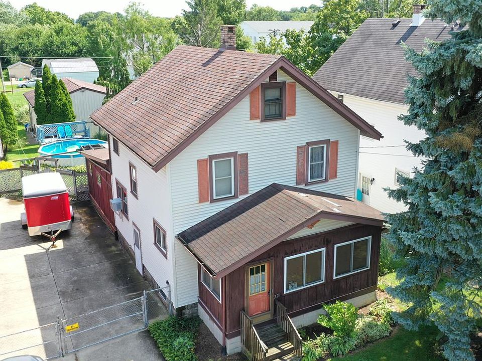 1st image of 221 S Foster St