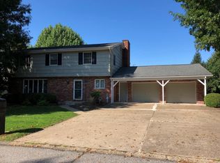 32 Cedarcrest Dr, Wheeling, WV 26003