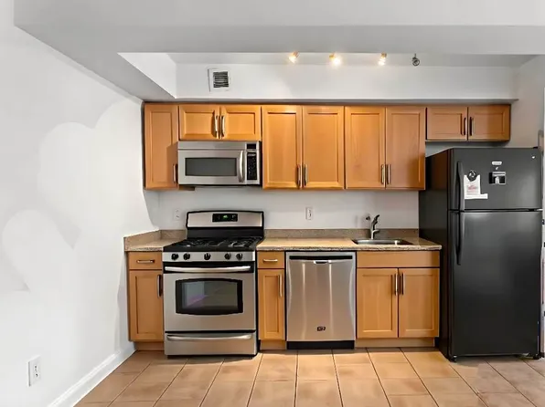 516 West 47th Street image 3 of 10