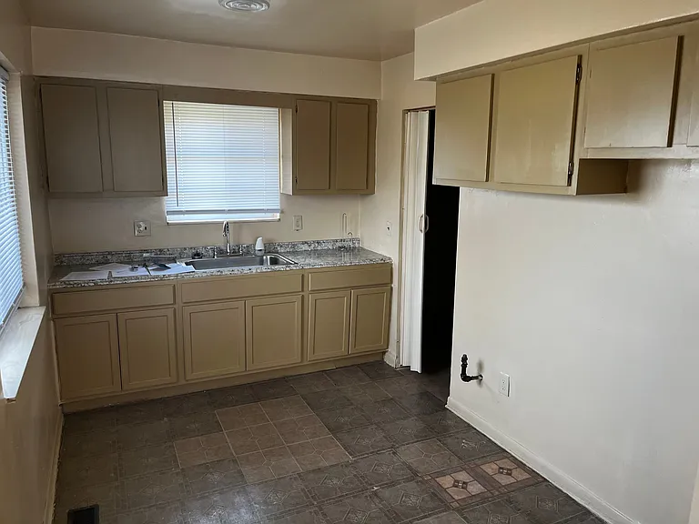 8912 Schaefer Hwy #8912 — Photo 4