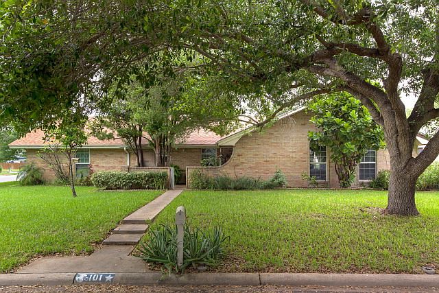 1st image of 101 E Ulex Ave