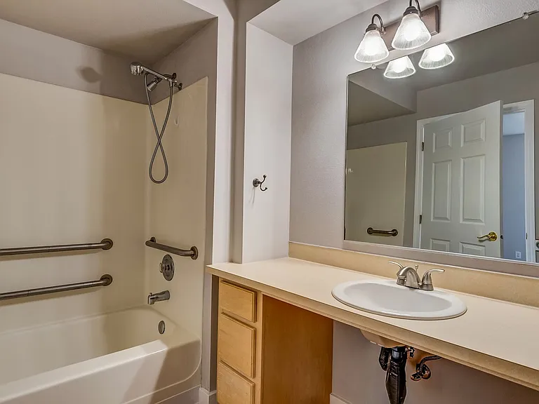 300 N Oak Harbor St #C102 — Photo 18