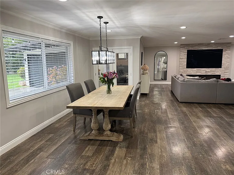 1530 Robin Way — Photo 14