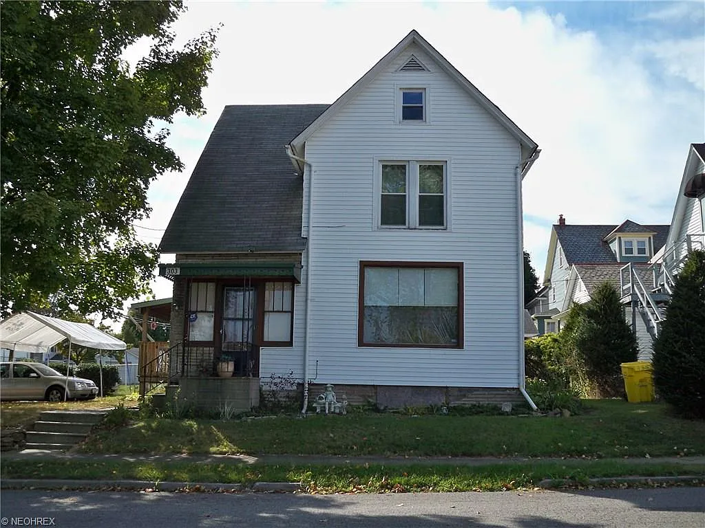 303 N Walnut St photo 1