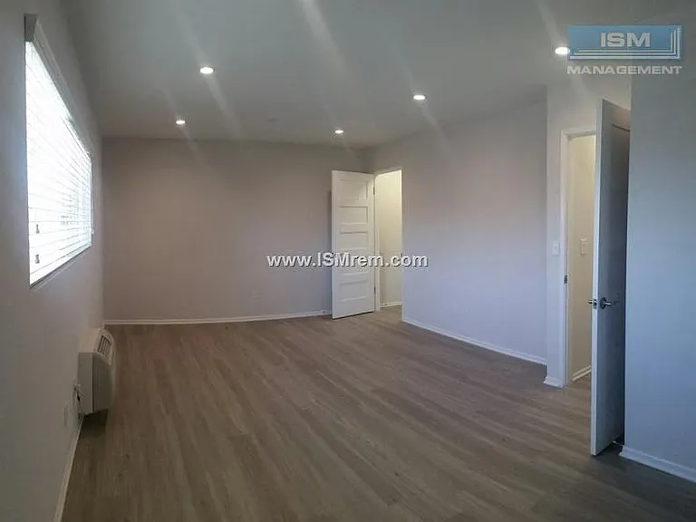 14417 Tiara St — Photo 8