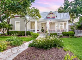 308 E Travis St, Fredericksburg, TX 78624