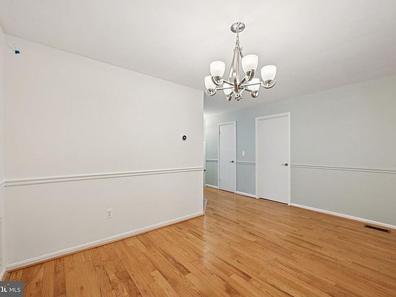 5th image of 974 Chesney Ln