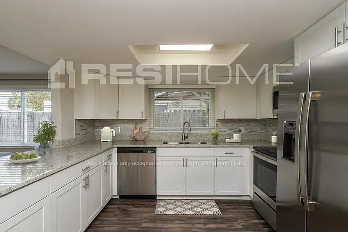 7005 Brentwood Dr — Photo 3