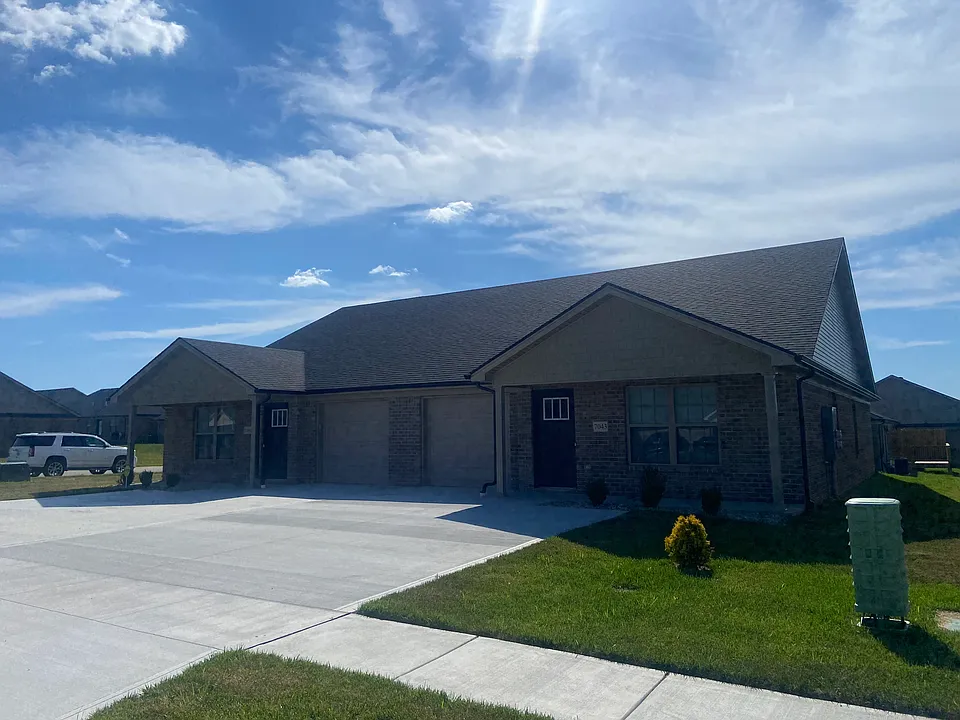 7041-7043 Caravan Dr
