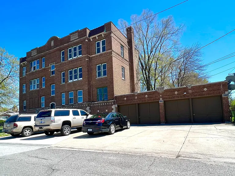 4302 Magoun Ave — Photo 7