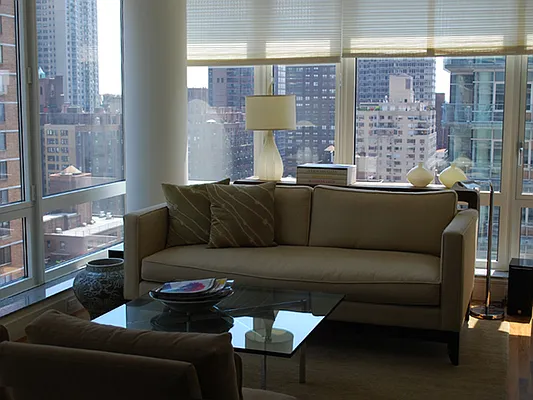 Rented by Sotheby's International Realty | media 33