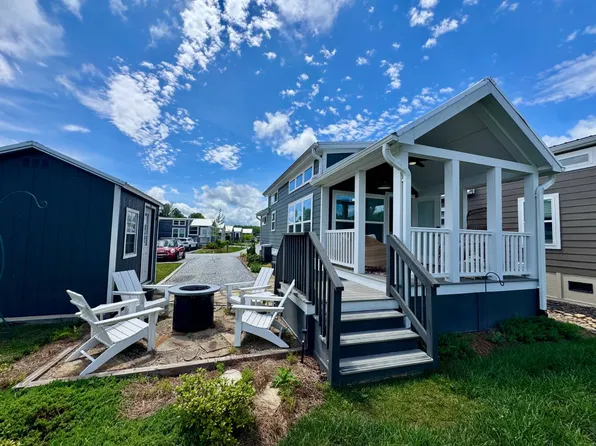 33 Strolling Easy Ln, Flat Rock, NC 28731