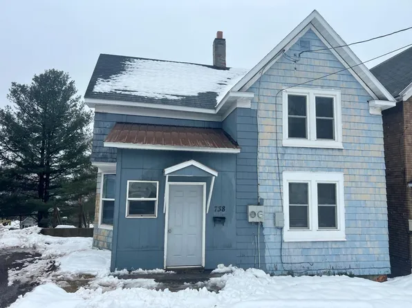 738 Elm St, Hancock, MI 49930