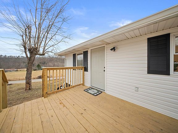 3rd image of 3304 Laurel Rd