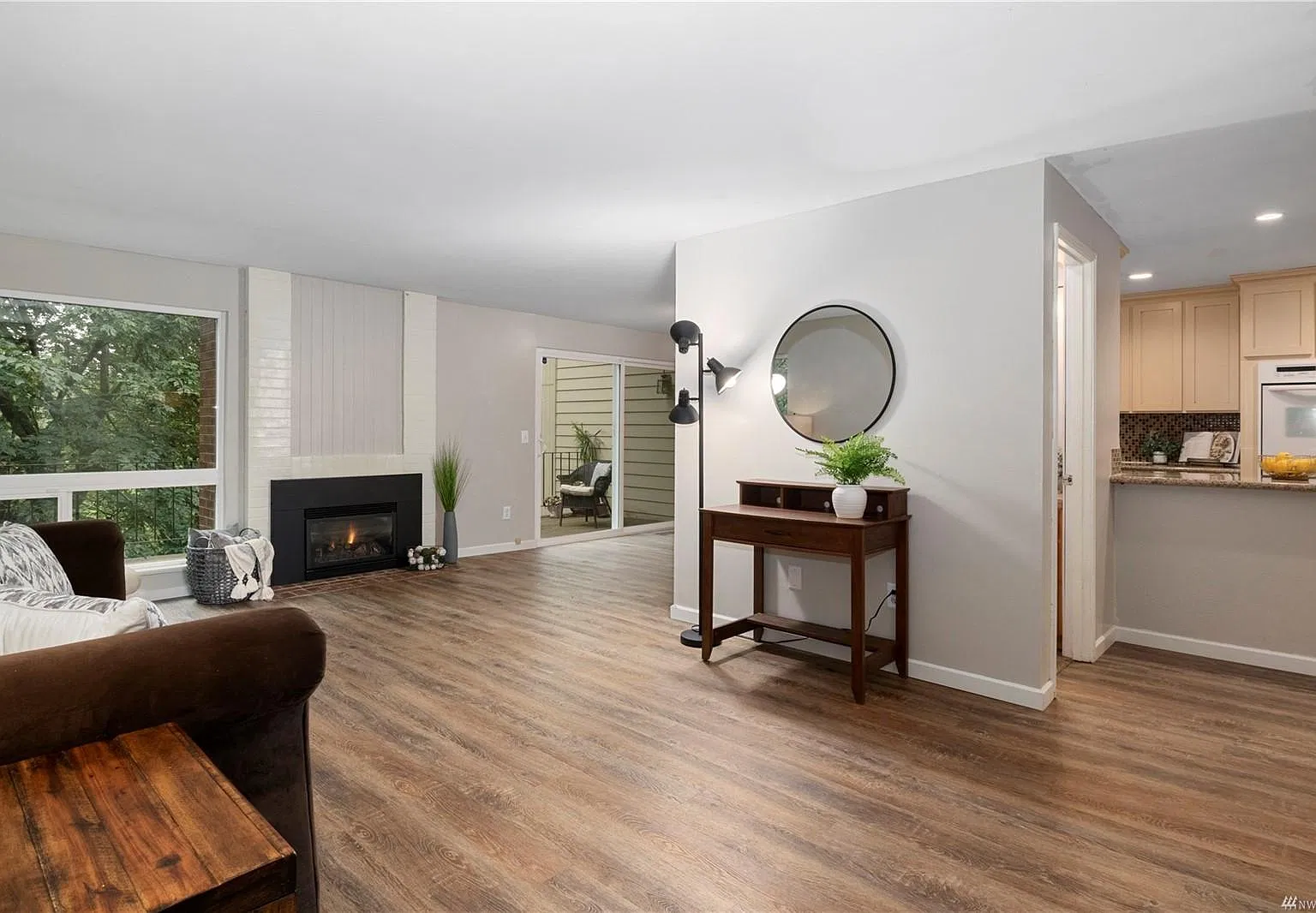3 bed, 2.5 bath, 2028 sqft, $2,995 — Photo 3