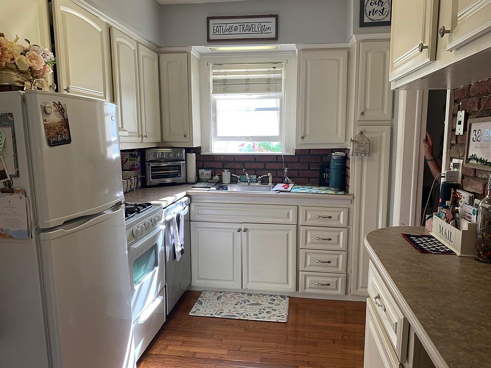 1st image of 3228 Bell Blvd Floor 1