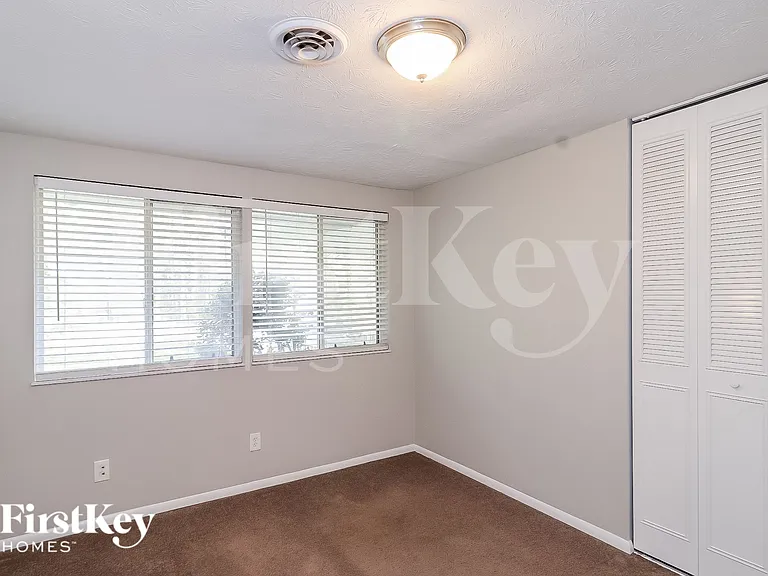 4788 N Cir — Photo 15