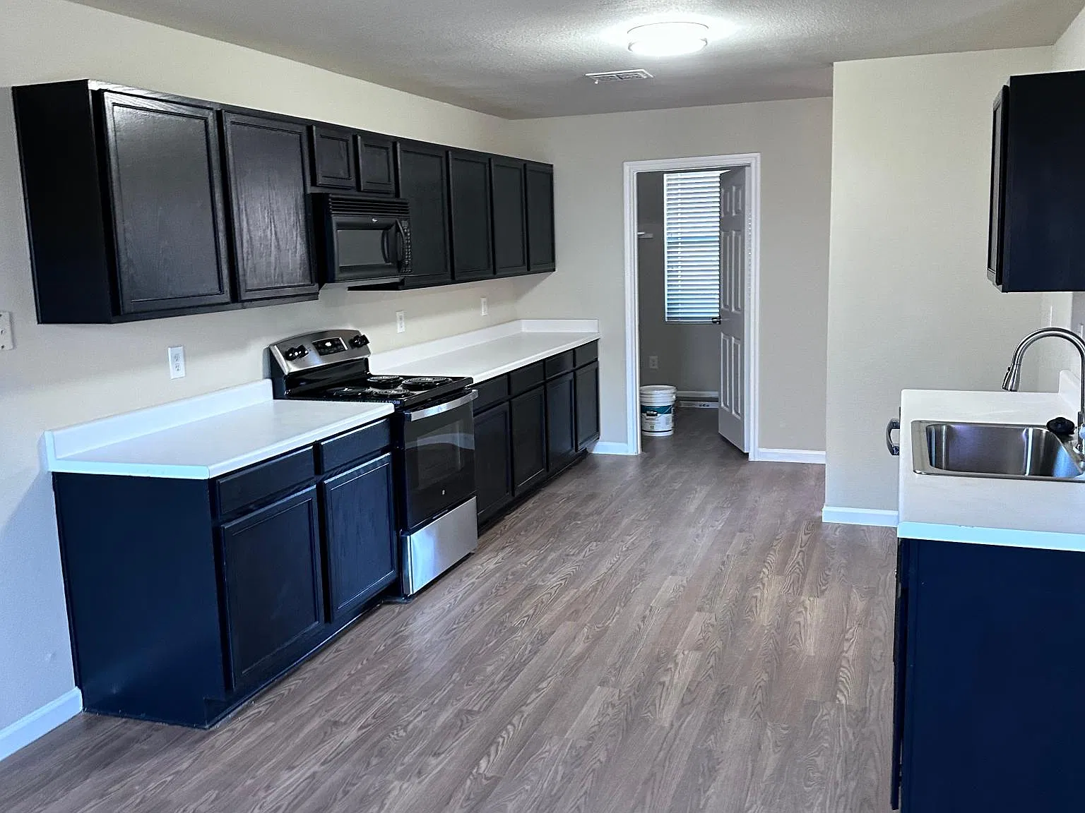4 bed, 2.5 bath, 2436 sqft, $2,750 — Photo 1