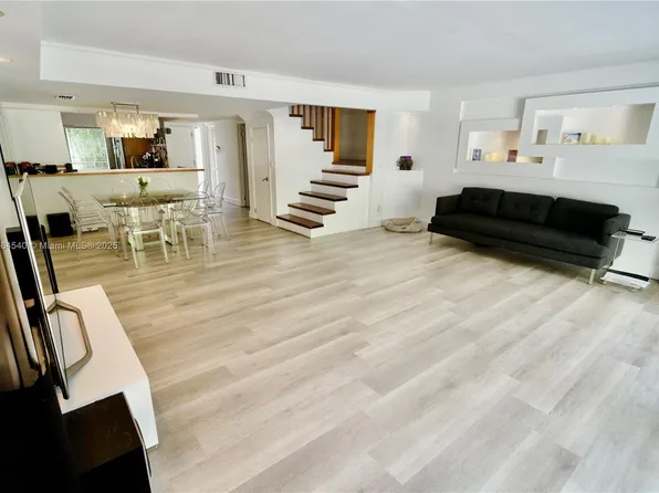 16432 NE 26th Ave #5, North Miami Beach, FL 33160