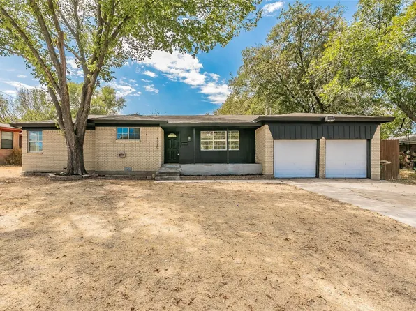 5920 Tourist Dr, North Richland Hills, TX 76117