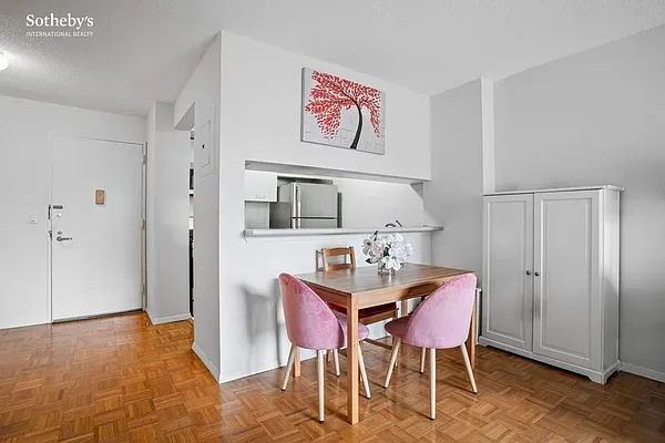 Rented by Sotheby's International Realty | media 7