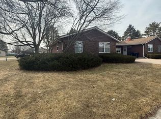 2320-2322 Holiday Dr, Janesville, WI 53545