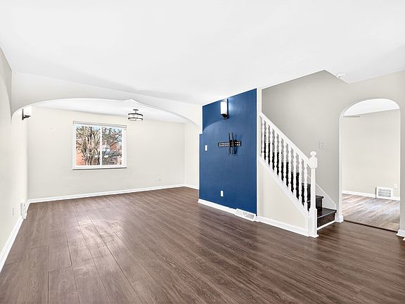 3rd image of 220 Harden Ave