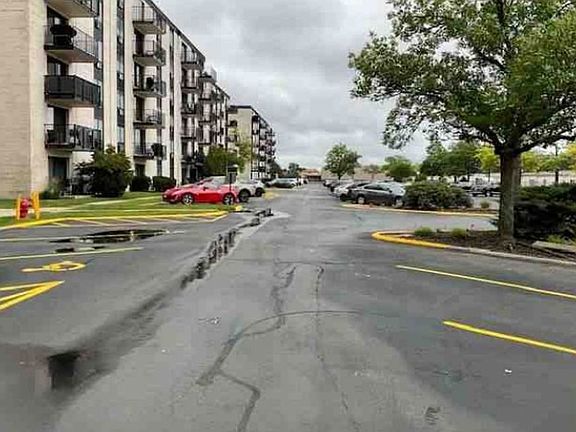 Exterior Neighborhood (street photo)