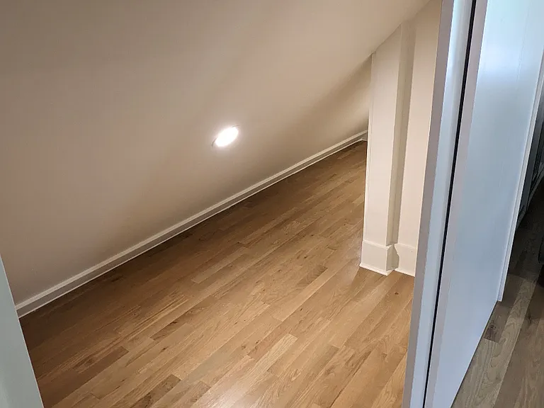 Deep lighted storage