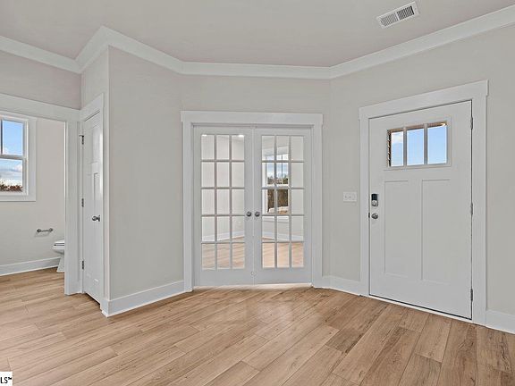 5th image of 320 Florence St