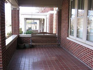 3rd image of 221 Mount Vernon Ave