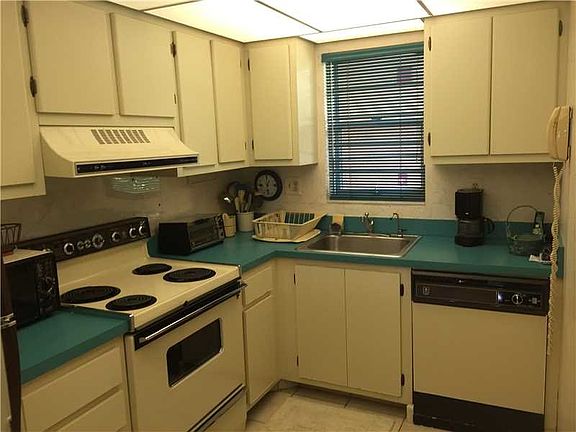 4th image of 3300 W Rolling Hills Cir APT 101
