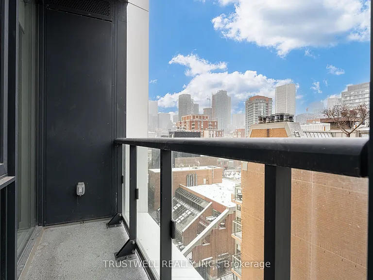 158 Front St E #1004 — Photo 9