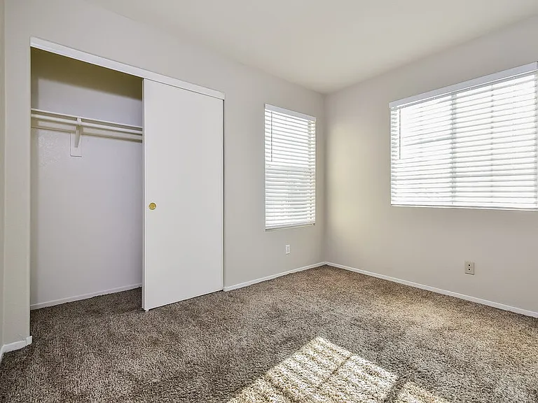 2501 Lady Elizabeth Ct — Photo 12