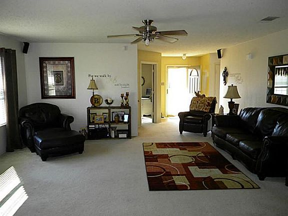 3rd image of 203 Vivian Dr