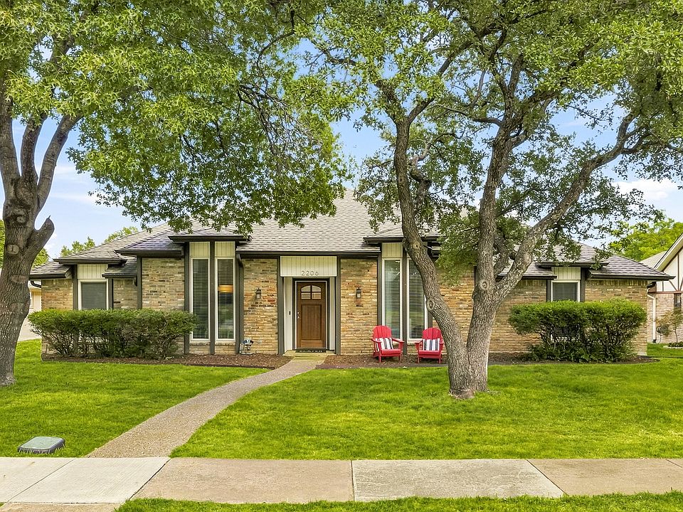 1st image of 2206 Victoria Ln