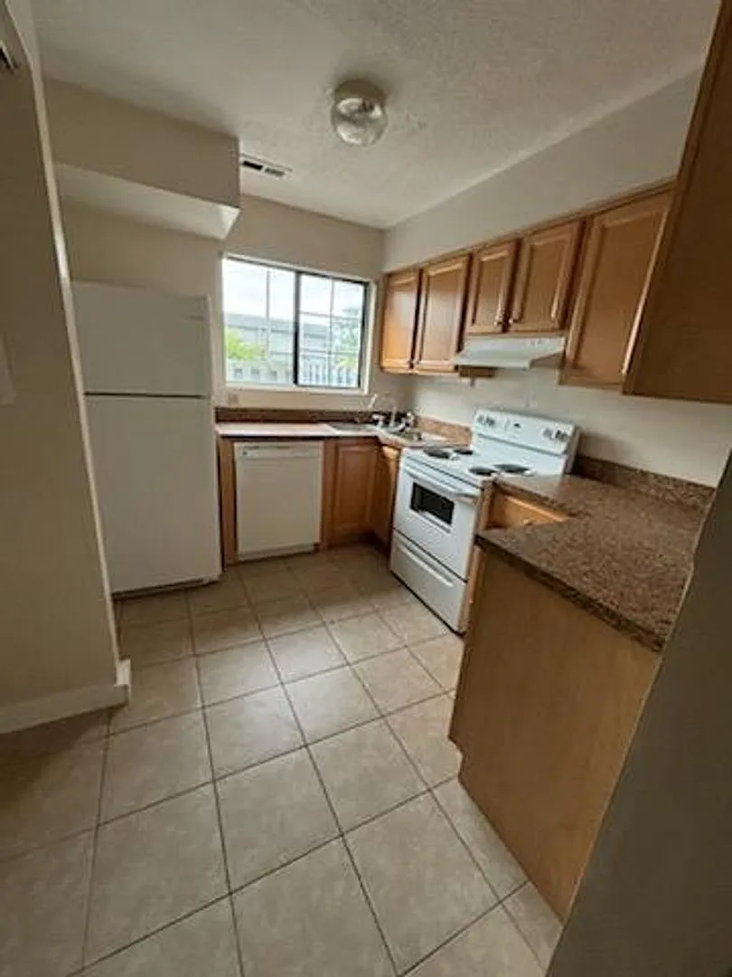 Pine Villa Town Houses — Photo 4