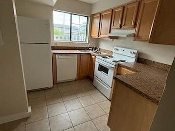 5th image of 176 Brown Blvd #7A