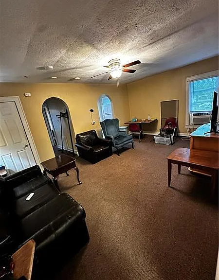 990 Oakland Apt A Livingroom_07162025