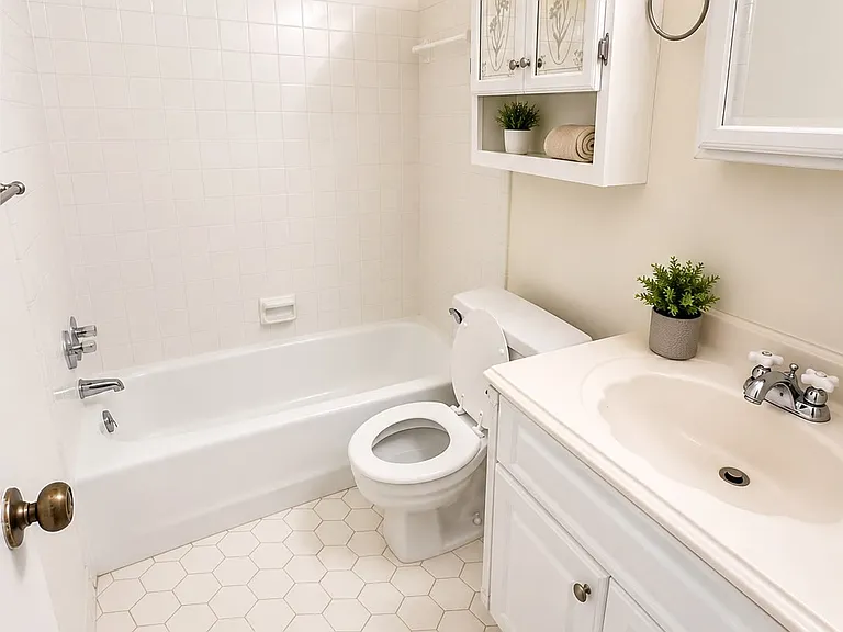 102 Stavenger Ct — Photo 9