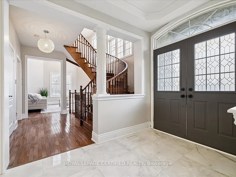 2523 Highmount Cres — Photo 4