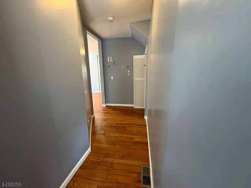 3 bed, 1.0 bath, $2,500 — Photo 3