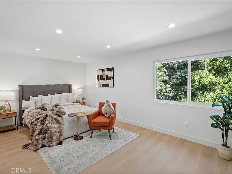 6221 Mammoth Ave — Photo 35