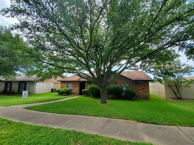 1st image of 3718 Red Oak Dr
