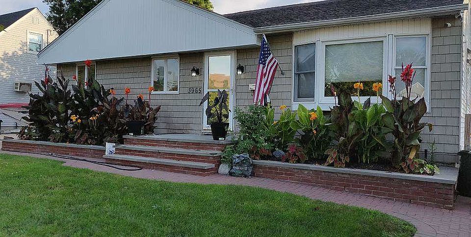 1st image of 3965 Maywood Dr
