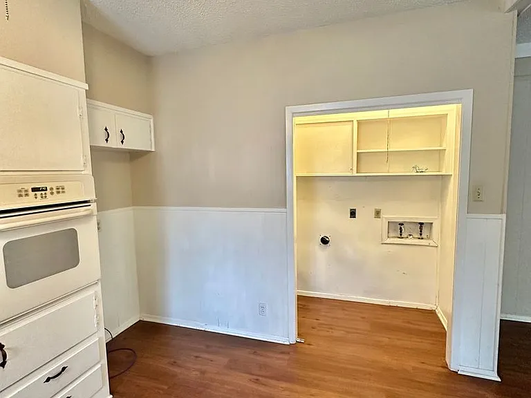 2913 Oak Forest Dr — Photo 6