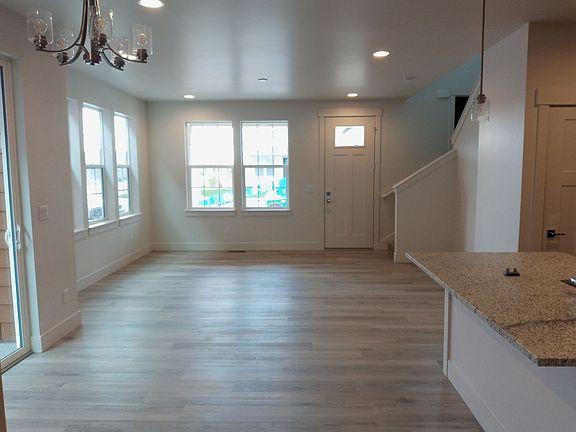4th image of 902 Butler Creek Ave