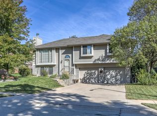 6834 Hill Crest Ln, La Vista, NE 68128