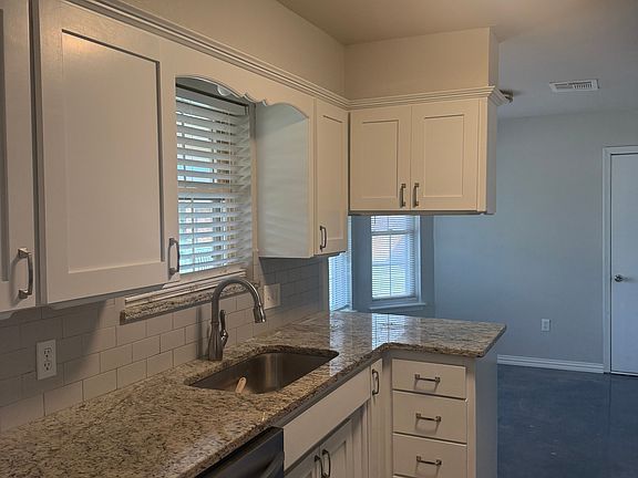 4th image of 6802 SW Bainbridge Ave